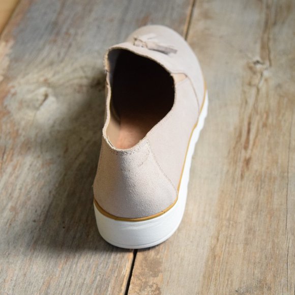 Leather Slip On Shoes | Sneaker | Size 9 Womens Shoe | Casual Shoes | Leather - Picture 3 of 11